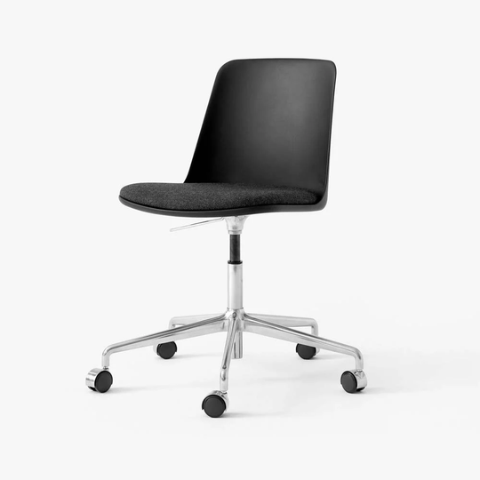&Tradition Rely HW29 kontorsstol tyg rewool 198 black, svart skal, aluminiumstativ