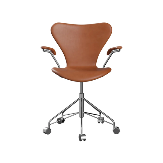 Fritz Hansen Sjuan 3217 helklädd kontorsstol kampanj läder wild walnut, kromat stålstativ