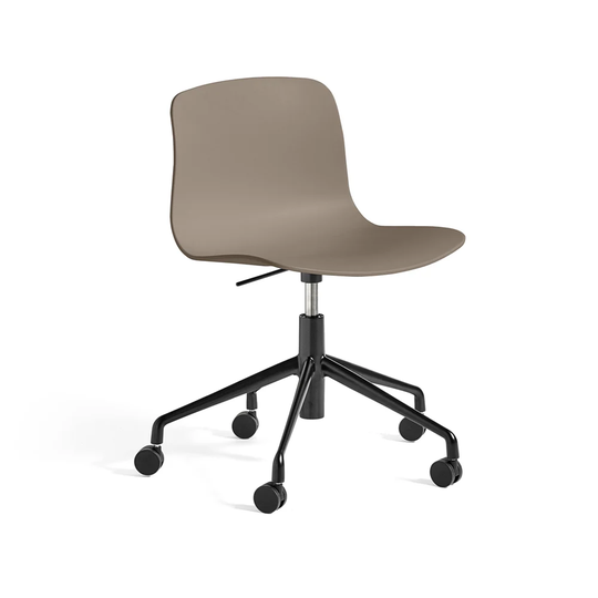 HAY About a Chair 50 kontorsstol khaki, svart stativ med hjul