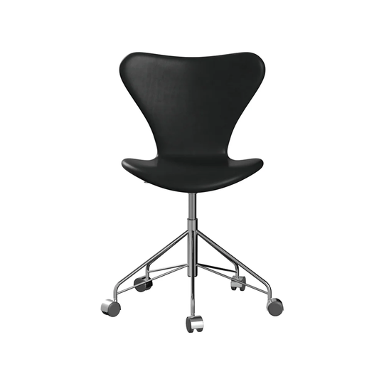 Fritz Hansen Sjuan 3117 helklädd kontorsstol kampanj läder wild black, kromat stålstativ, soft wheels
