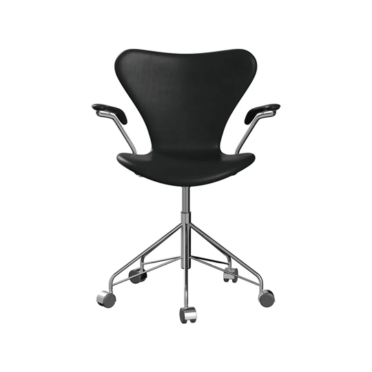 Fritz Hansen Sjuan 3217 helklädd kontorsstol kampanj läder wild black, kromat stålstativ